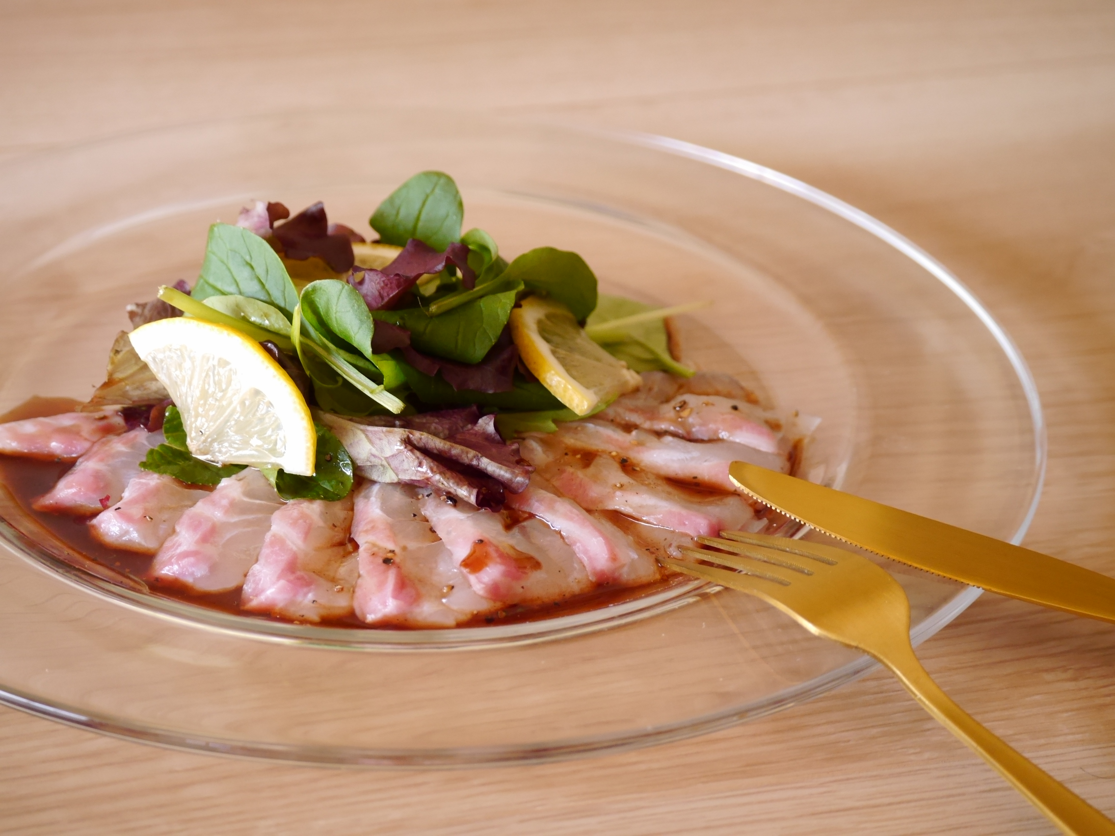 横浜クラフトコーラと鯛のカルパッチョの作り方